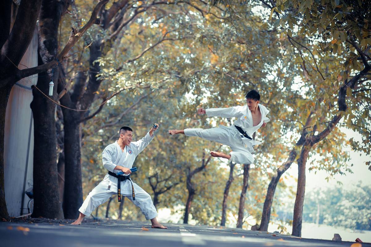 Man using body language to de-escalate confrontation – subtle benefits of martial arts training